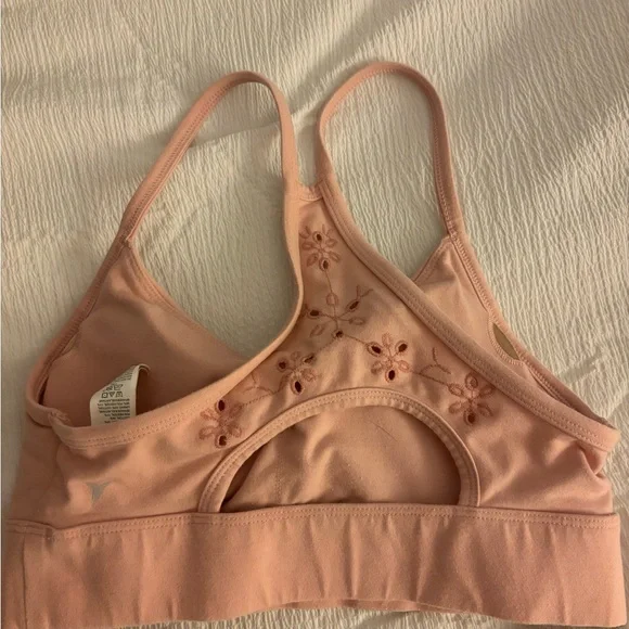 Old navy sports bra - Picture 2 of 3